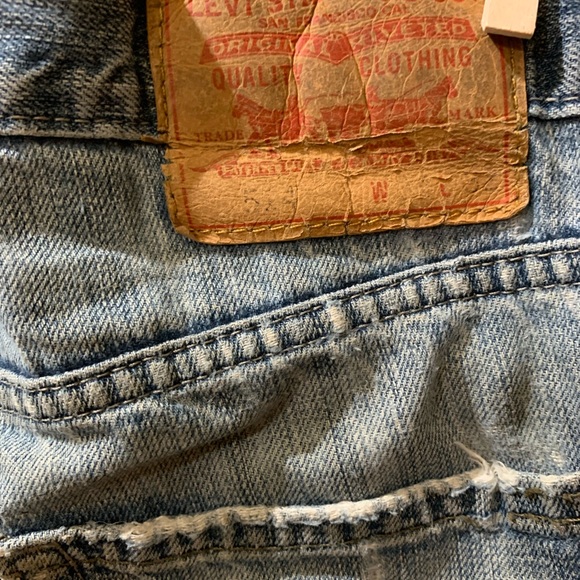 Ripped men’s Levi’s jeans. Size 34 x 32 - Picture 5 of 7